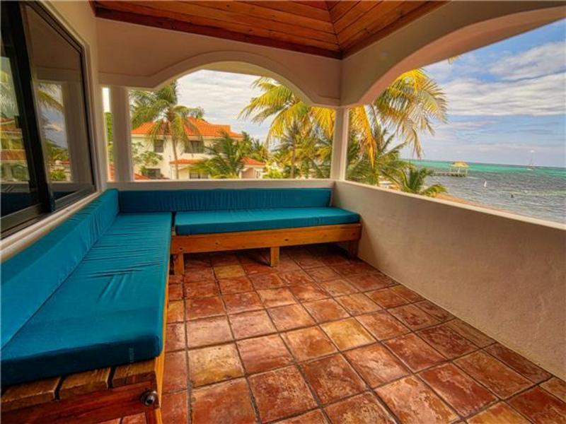 Isla Bonita Yacht Club Hotel San Pedro  Exterior photo